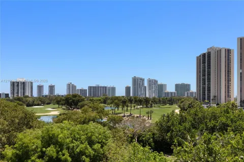 20400 W Country Club Dr #605