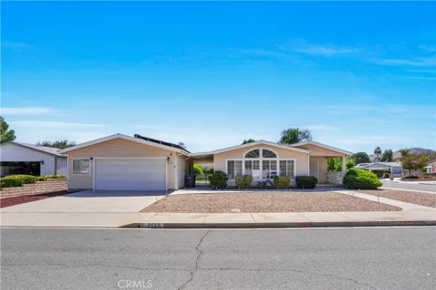 2525 Apple Tree