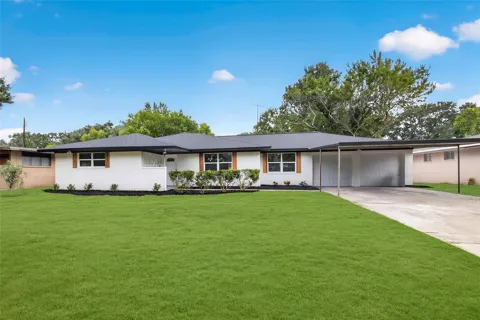 903 Rosewood Drive