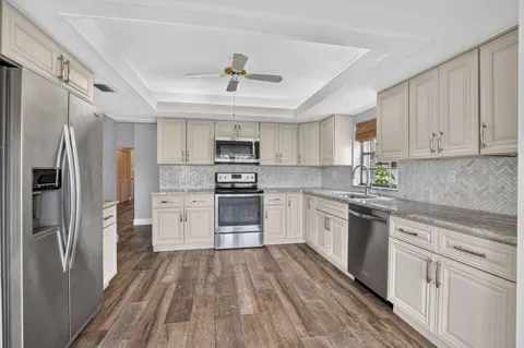 568 SW 28th Avenue