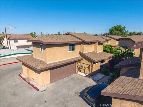 4802 Santa Ana