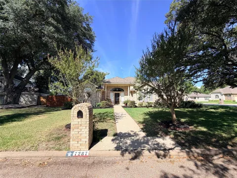 7287 Lakeshore Court