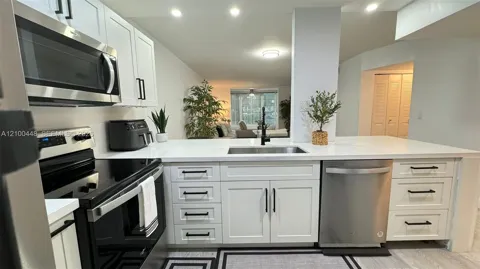 1800 Lauderdale Ave #1117