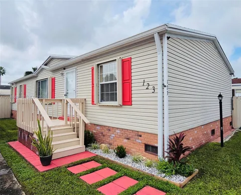 220 NE 12th Ave UNIT 123