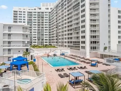 5401 Collins Ave #612