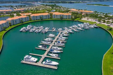11 HARBOUR ISLE DRIVE W #201