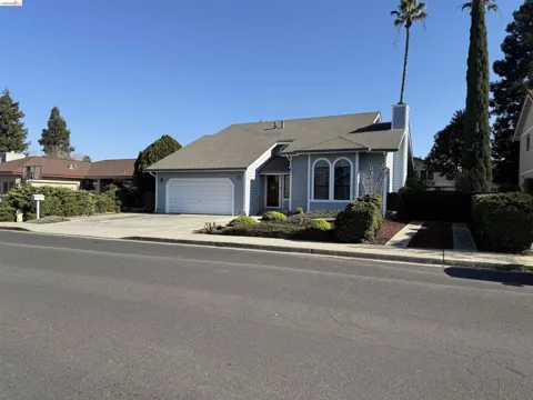 298 WILDBERRY LANE