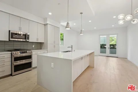 1746 Garfield Place #101