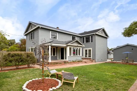 413 Walnut Street