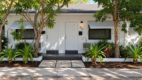 560 NE 15th Avenue