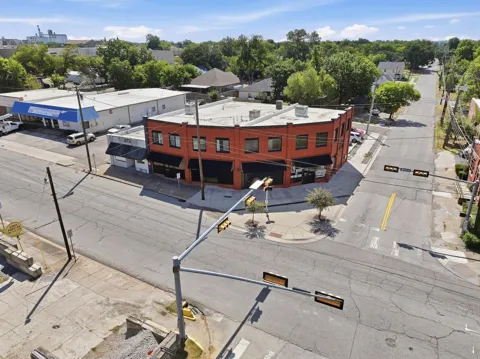 330 W Lamar Street #101