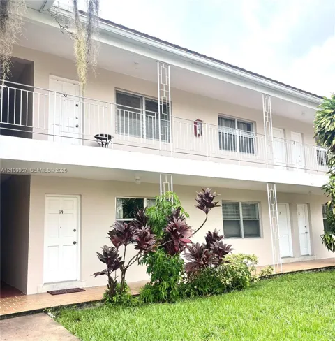 15 Alhambra Cir #16