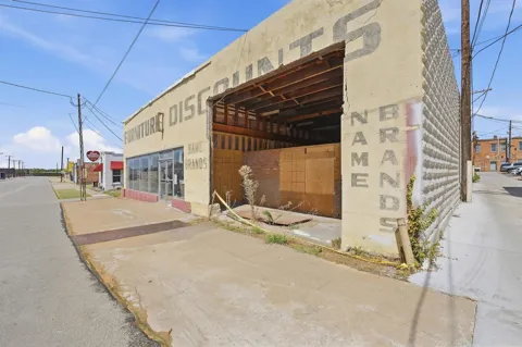 211 W Lamar Street