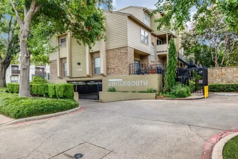 5740 Martel Avenue #B14