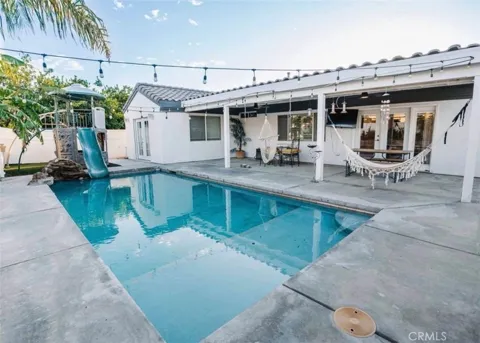 48580 Calle Tecomaria