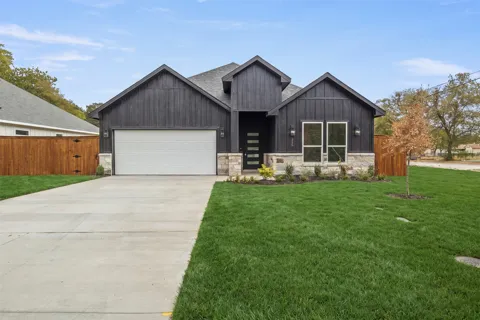 736 Old London Lane
