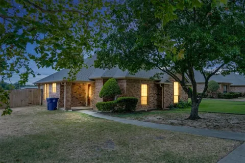 1609 W Jamestown Drive