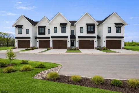 27 Creek Ln