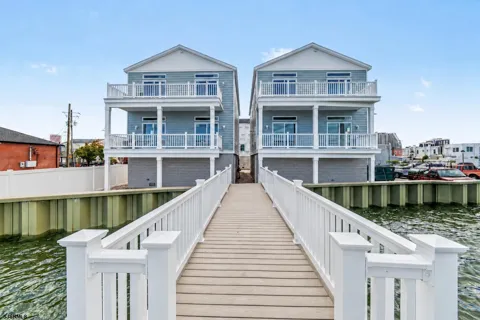 239 N Arizona Ave