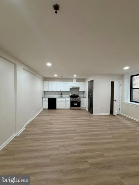 4804 CHESTER AVENUE #6