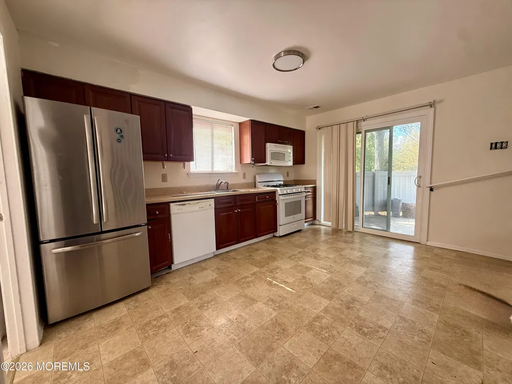 9 Cotswold Circle #809 Ocean, NJ 07712