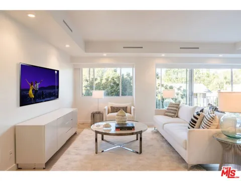 838 Doheny Drive #302