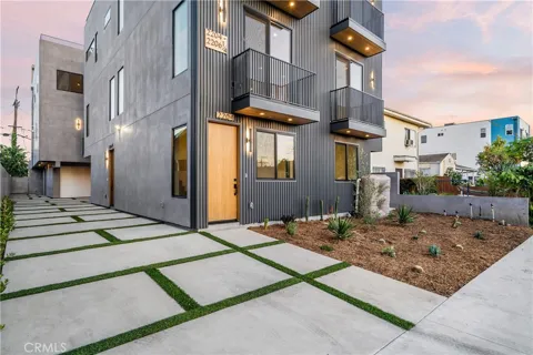 2204 Carmona
