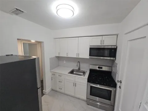 7435 Byron Ave #04