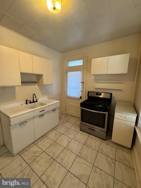 30 COTTAGE AVENUE #2
