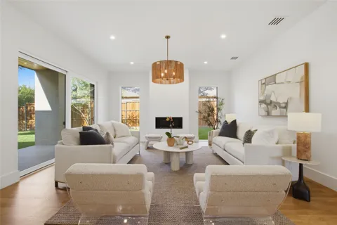 6834 Deloache Avenue