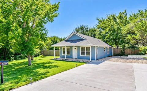903 Comanche Cove Drive
