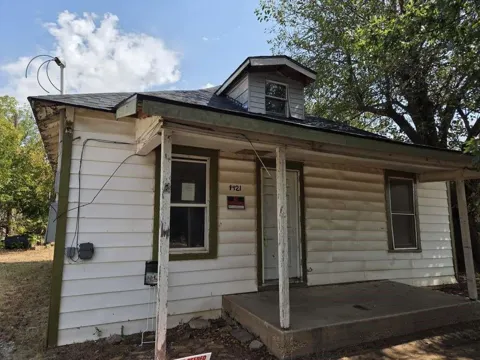 1921 Old Windthorst Road
