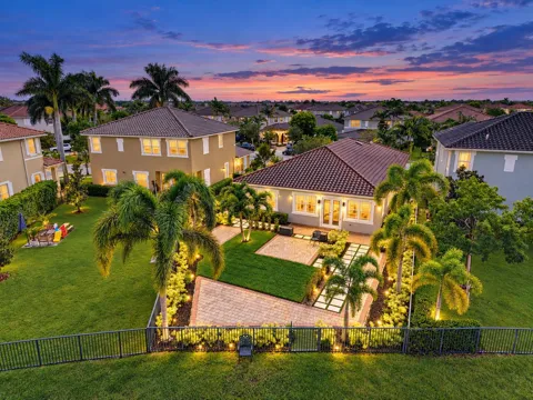 8561 LAKESIDE Bend