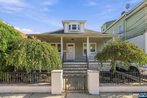 297 Lakeview Avenue