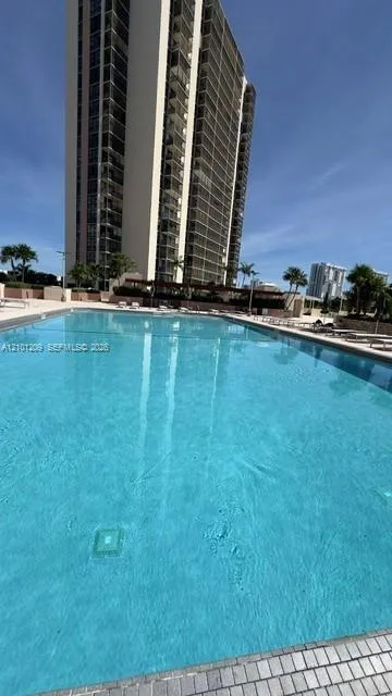 20301 W Country Club Dr #826