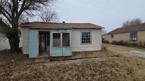 1923 Old Windthorst Road