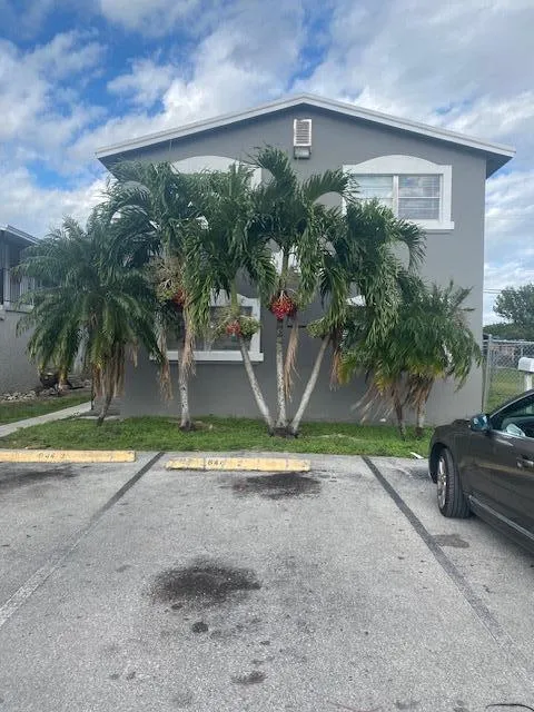 644 SW 4TH STREET #1