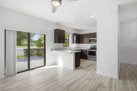 5884 Mustang Manor