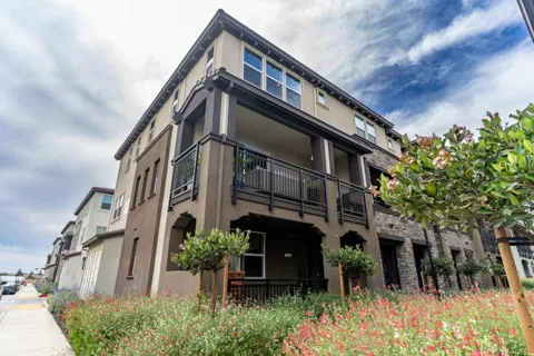 935 Loyola Lane