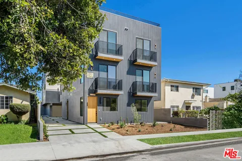 2206 Carmona Avenue #1/2