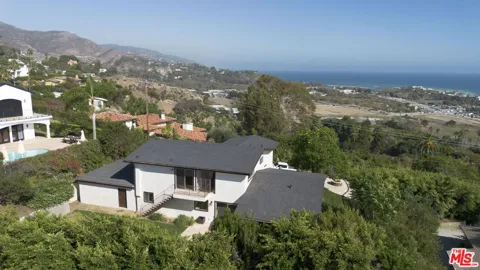 3505 Coast View Drive