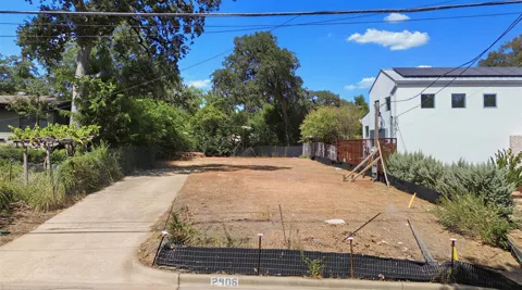 2406 W 10th Street