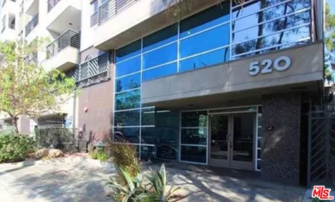 520 S Kingsley Drive #406