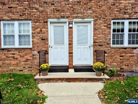 1261A Valley Road