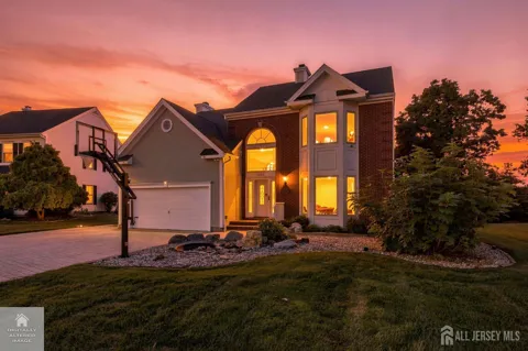 563 Buckingham Drive