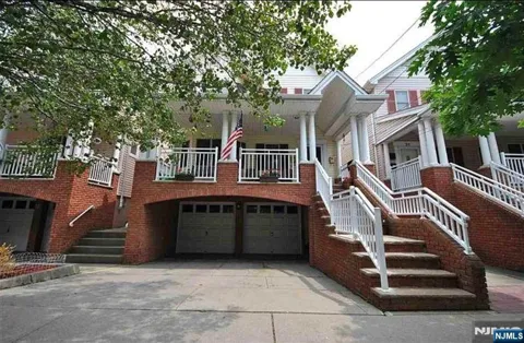 33 17th Street