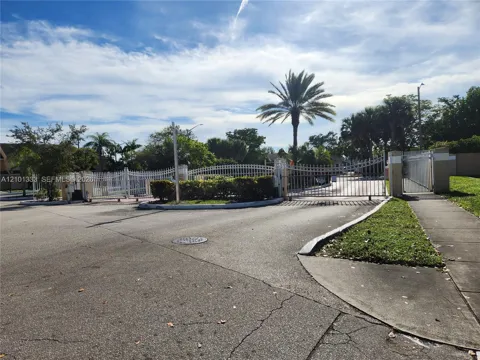 2298 SW 81 AV #2298
