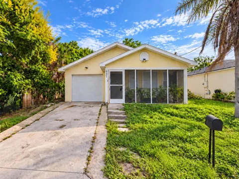 921 REDWOOD STREET