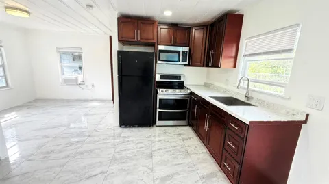 512 SE 21ST AVENUE #B