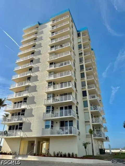 Estero Boulevard #901